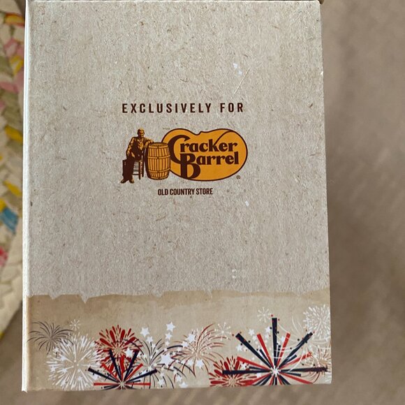 CRACKER BARREL GNOME SALT AND PEPPER SHAKERS RED WHITE BLUE shopping bag incl - Picture 3 of 4